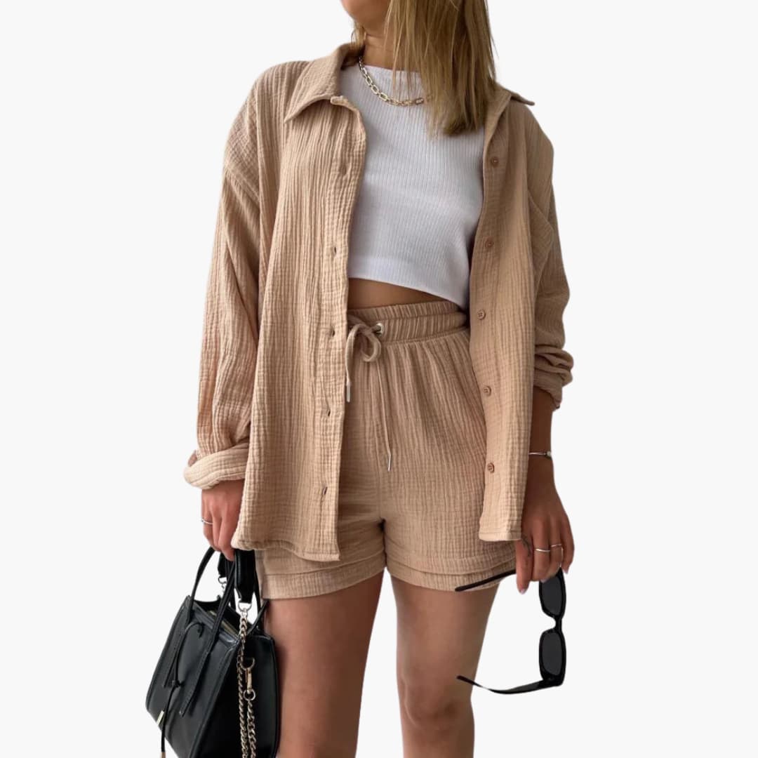 Ensemble 2 pièces Danoir Paris Délya en beige, confortable et élégant, composé d’un haut et d’un bas.