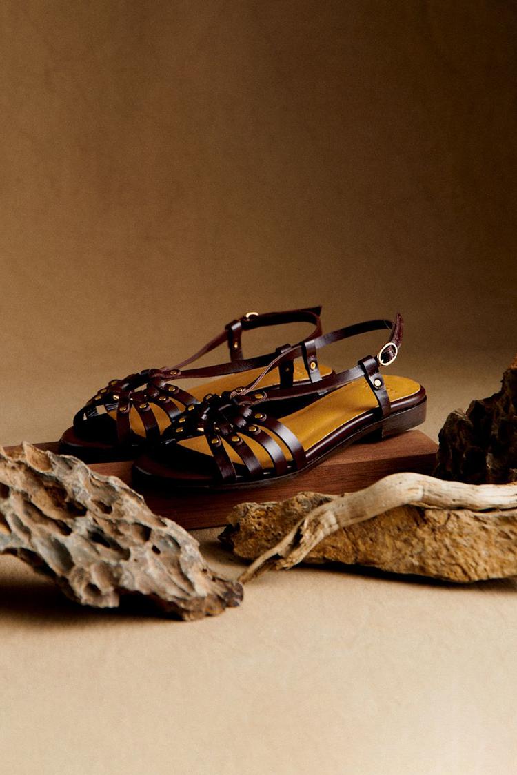 Sandales artisanales Bianca de Danoir Paris, en terre d'été, avec des détails en cuir naturel et semelle en caoutchouc.