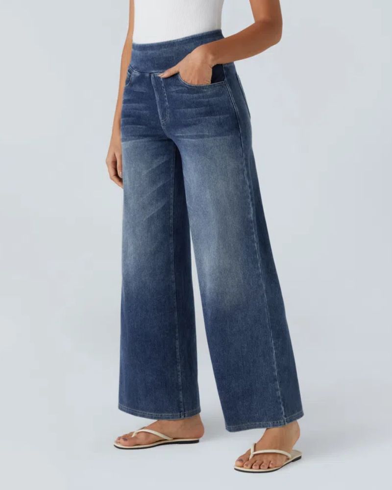 Jeans à jambe large Danoir Paris Ainsley, collection #844, en denim gris-bleu, affichant une coupe confortable et tendance.