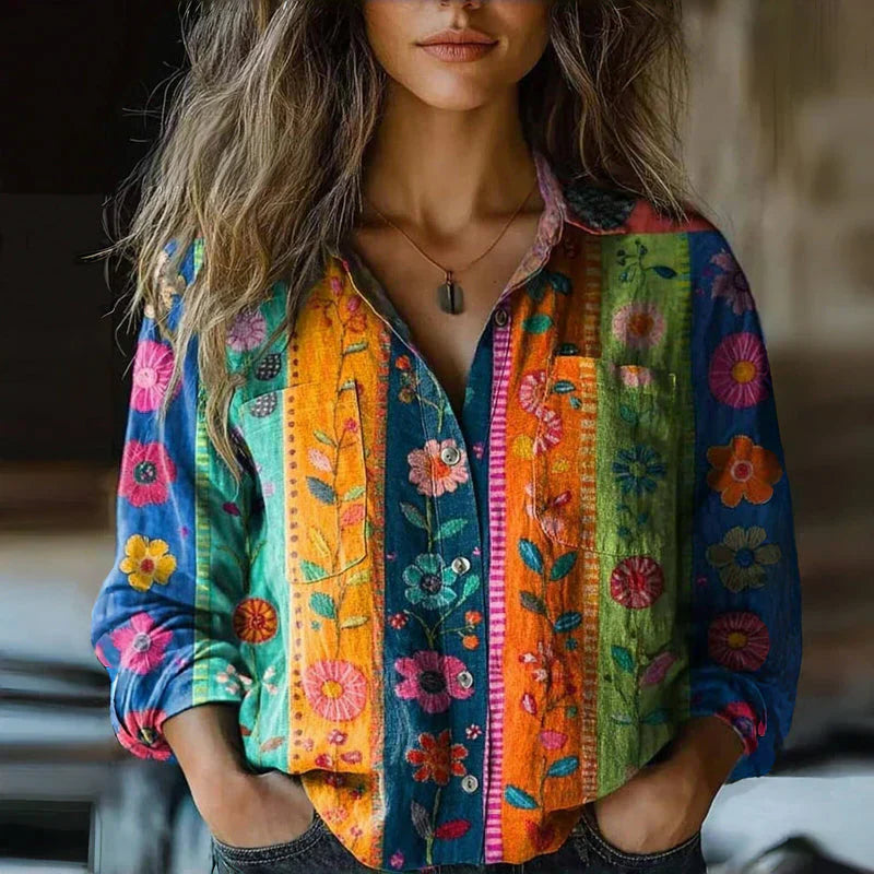 Blouse vintage élégante rouge Valentina de Danoir Paris, style classique et raffiné, portée avec manches longues et col en V.
