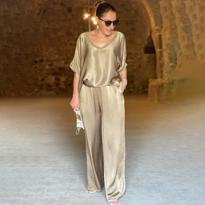 Ensemble satin brillant Pauline de Danoir Paris, vêtement élégant en satin vert, taille XS, portée décontractée ou habillée.
