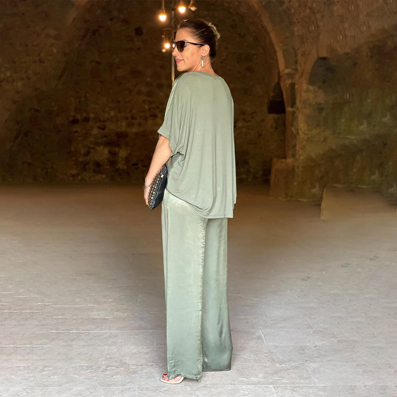 Ensemble satin brillant Pauline de Danoir Paris, vêtement élégant vert XS avec tissu brillant et finition soignée.