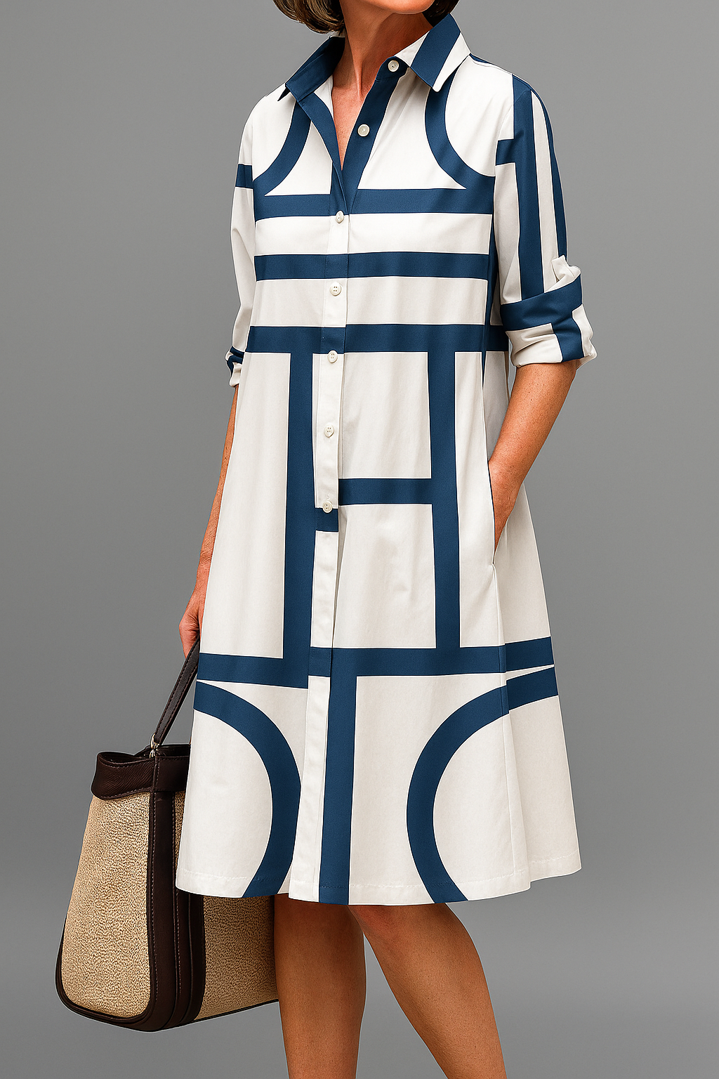 Robe midi élégante blanche et bleue Danoir Paris Sora, abito chic avec coupe soignée, vue de l'avant.