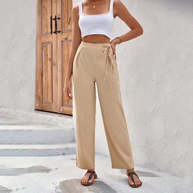 Pantalon Danoir Paris Sabby en tissu élégant couleur abricot, coupe moderne et sophistiquée.