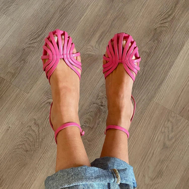 Sandales Danoir Paris Vittoria avec bijoux dorés, chaussure élégante en argent pour femmes, vue de côté.