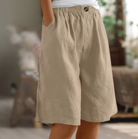 Shorts confort Renee™ de Danoir Paris en vert armée, tissu doux et ajusté, parfaits pour un style décontracté.