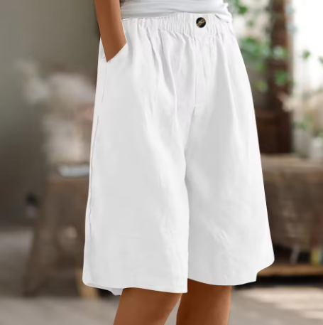 Shorts confort Renee™ de Danoir Paris en vert armée, coupe décontractée et tissu doux pour un confort quotidien.