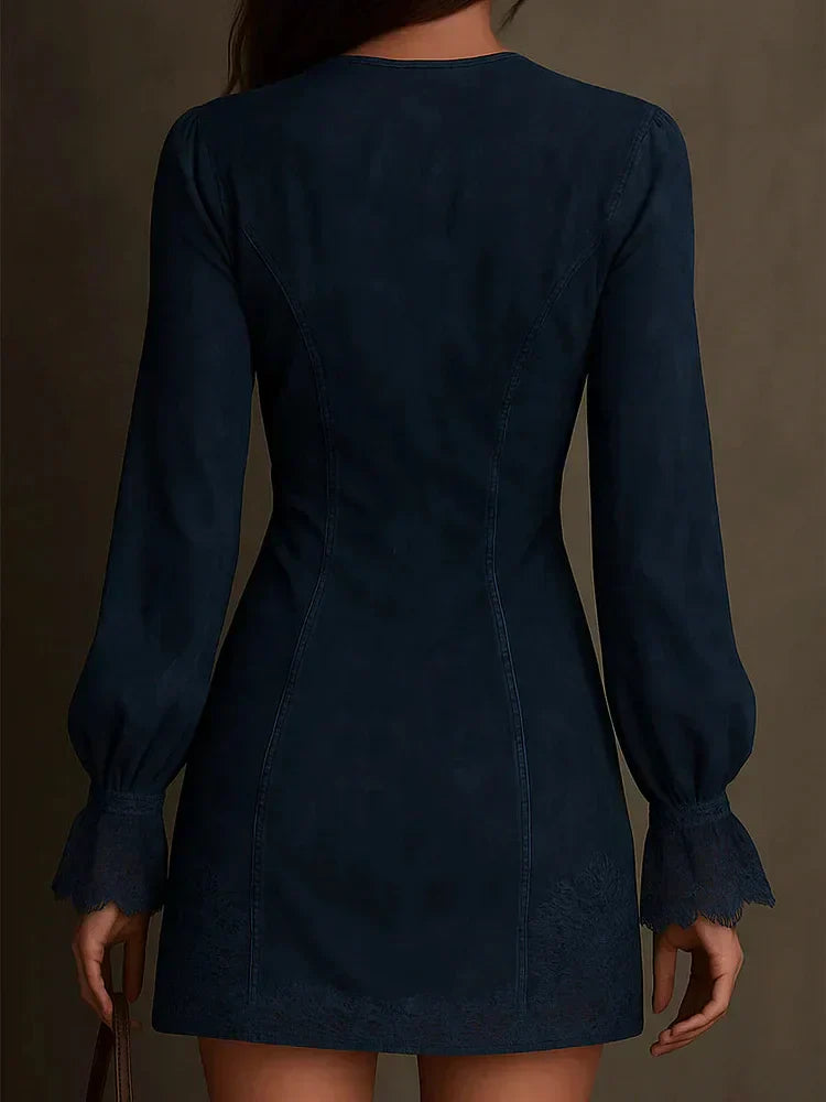 Robe mini en suède bleu Giulia de Danoir Paris avec détails en dentelle, vue de face sur fond blanc.