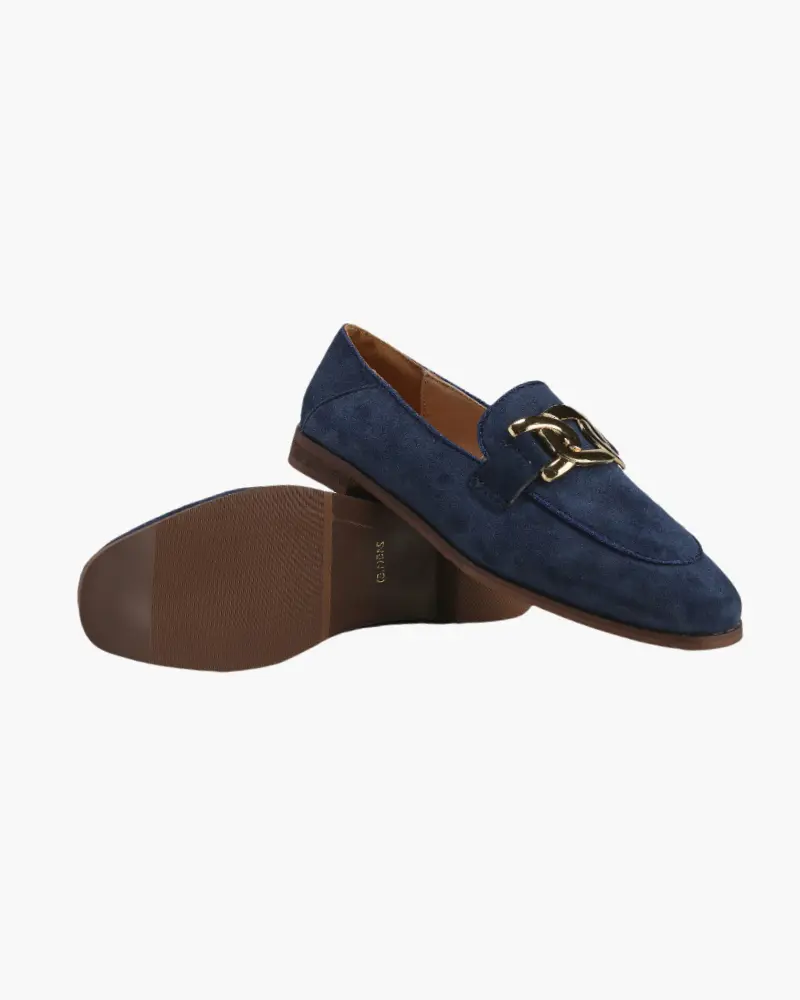 Mocassins Duchess en daim beige de Danoir Paris, chaussure élégante pour femme, vue de face.