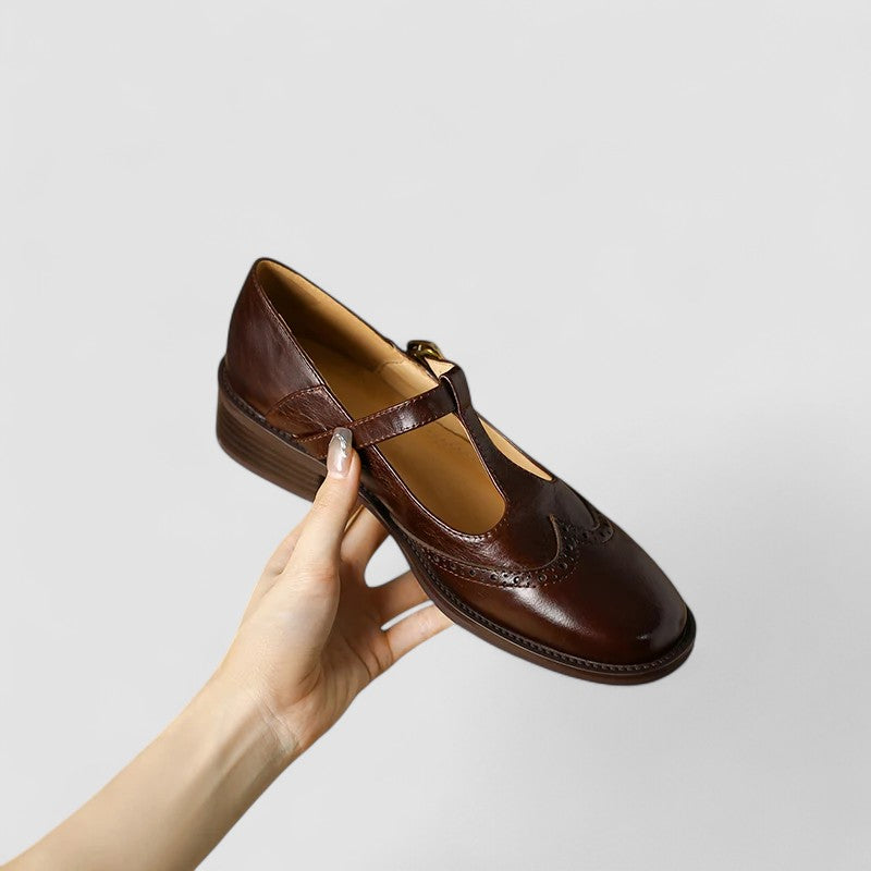 Chaussures bébé Émilienne™ Danoir Paris en style Oxford beige, en cuir avec lacets, pour un look élégant et confortable.