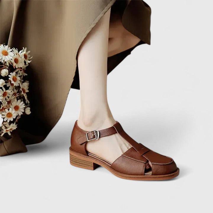 Danoir Paris Faustine™ bébés découpes latérales beige, détail de la confection confortable et élégante.