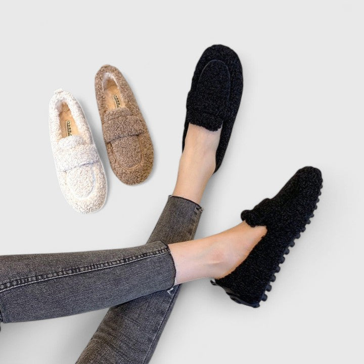 Chaussons chauds Danoir Paris beige élégants, confortables, avec design sophistiqué pour femmes, pointure 36.