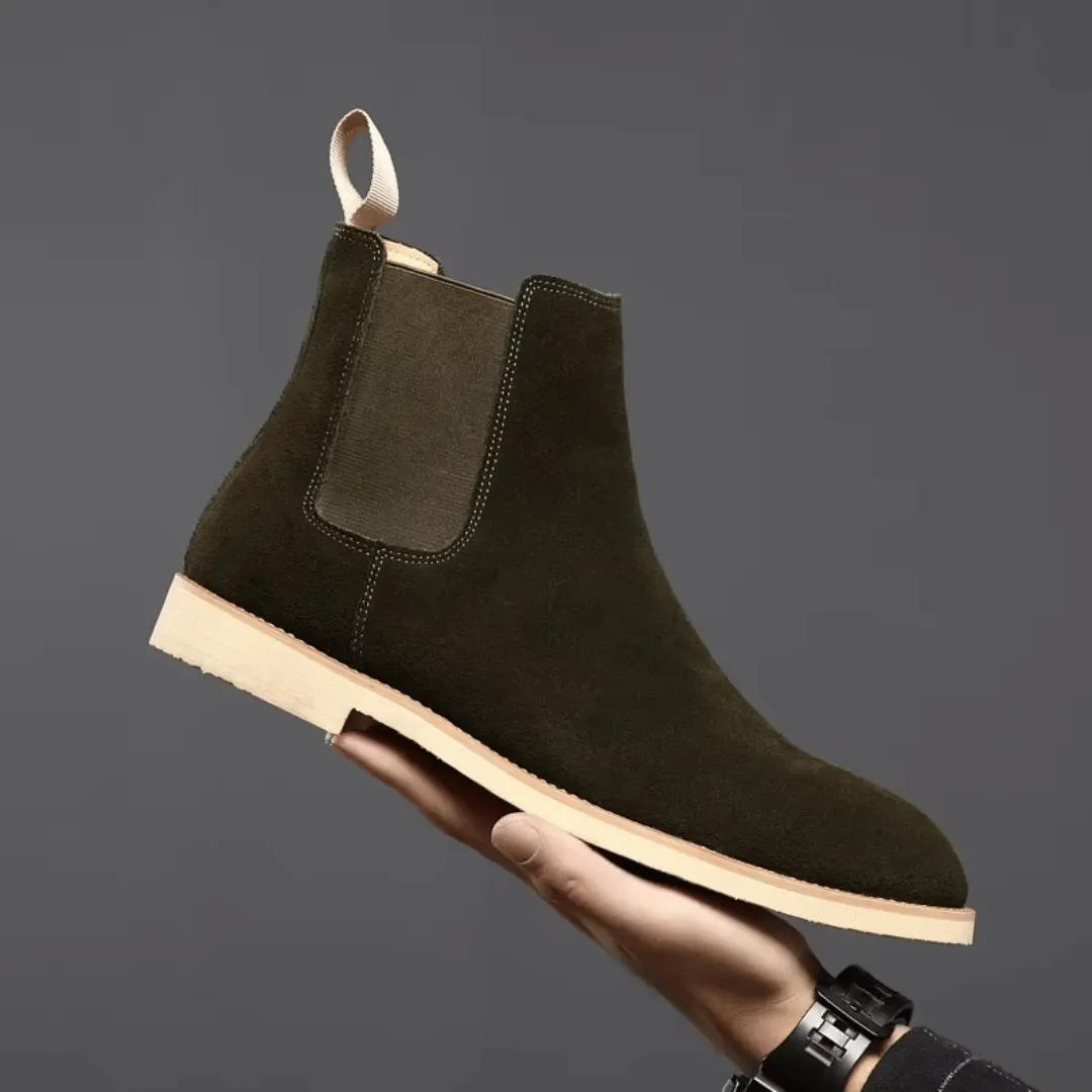 Bottes Chelsea en daim beige Bradley de Danoir Paris, pointure 38, avec design élégant et semelle antidérapante.