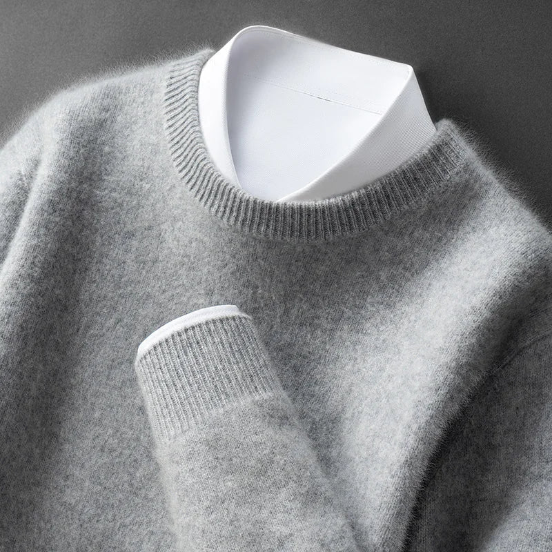 Pull doux et chaud Andrzej de Danoir Paris en beige caramel, detail du tissu confortable et élégant.