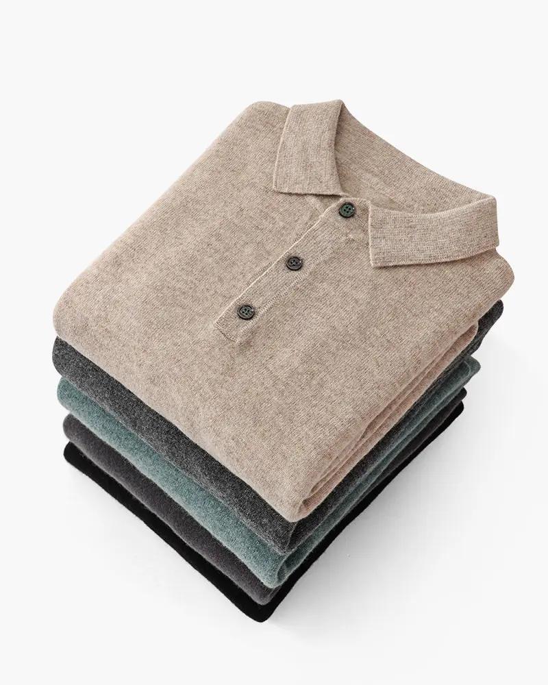 Polo en cachemire beige Danoir Paris, col classique, tissu doux et élégant, porté sur mannequin.