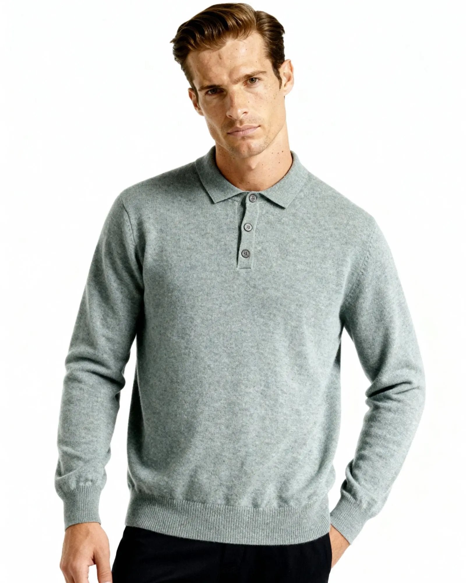 Polo en cachemire beige Danoir Paris, col classique, tissu doux et élégant, vue de face.