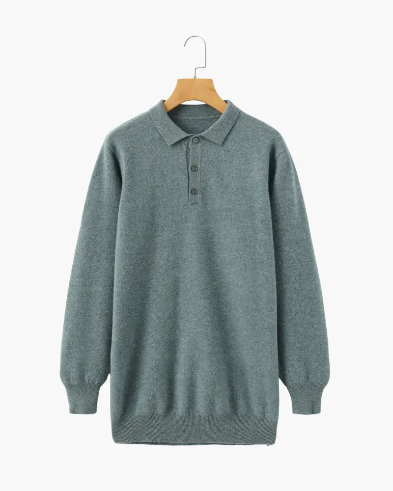 Polo en cachemire beige Danoir Paris, ajusté, avec col classique, douceur et élégance visible sur l'image.