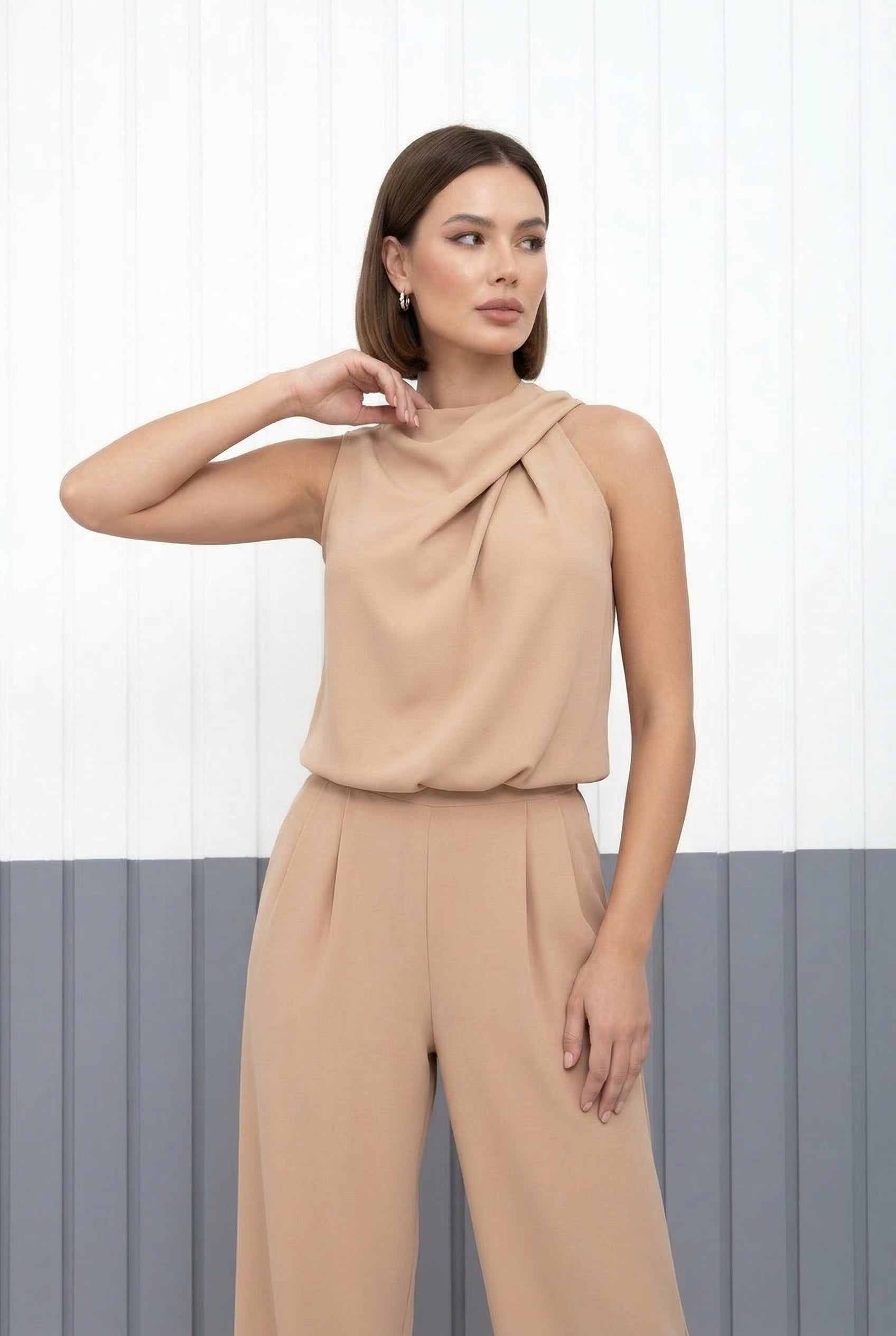Combinaison élégante sans manches beige Élise de Danoir Paris, taille S-38/40, vêtement chic pour femmes.