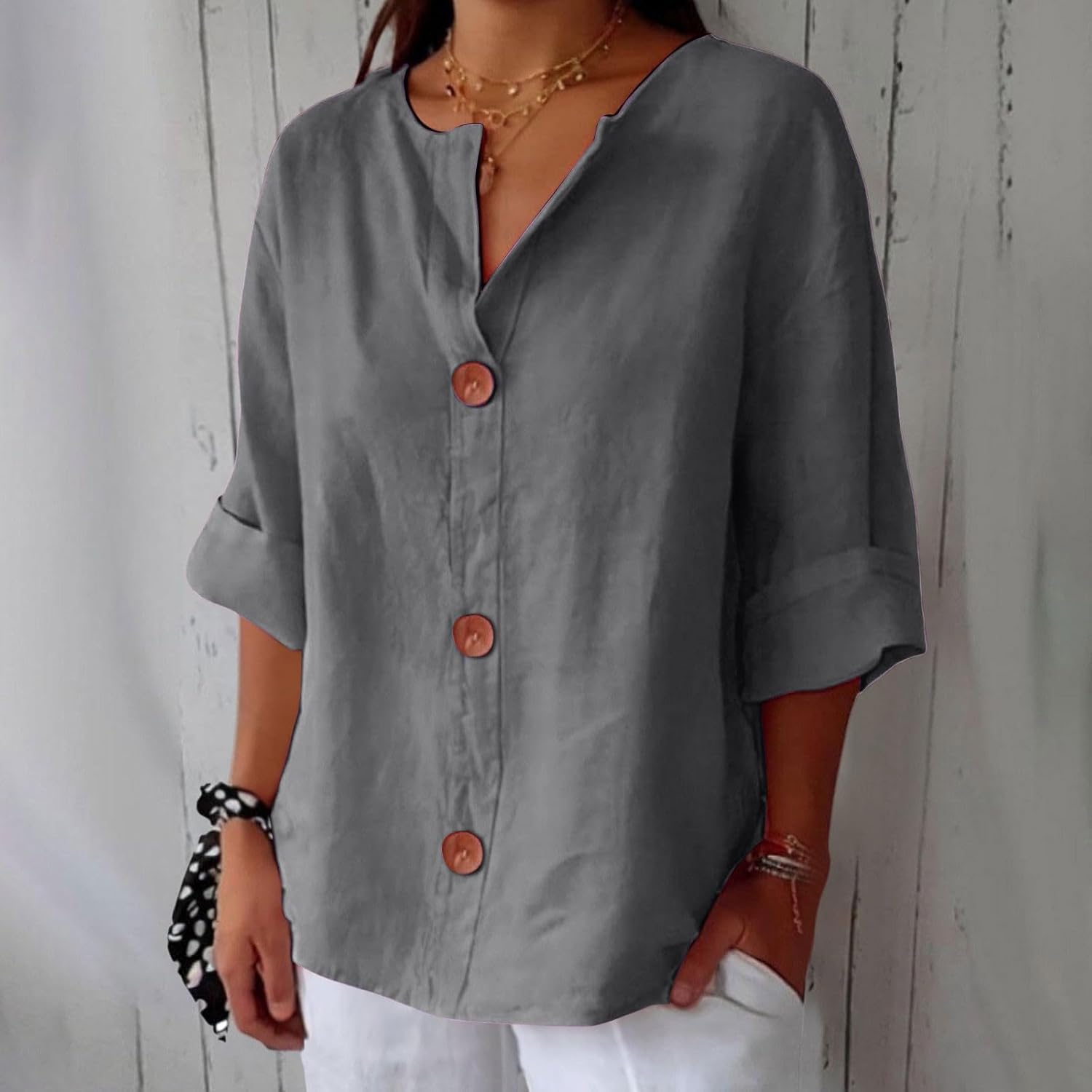 Blouse en lin beige Clara de Danoir Paris, style décontracté, vue de face sur un fond blanc.