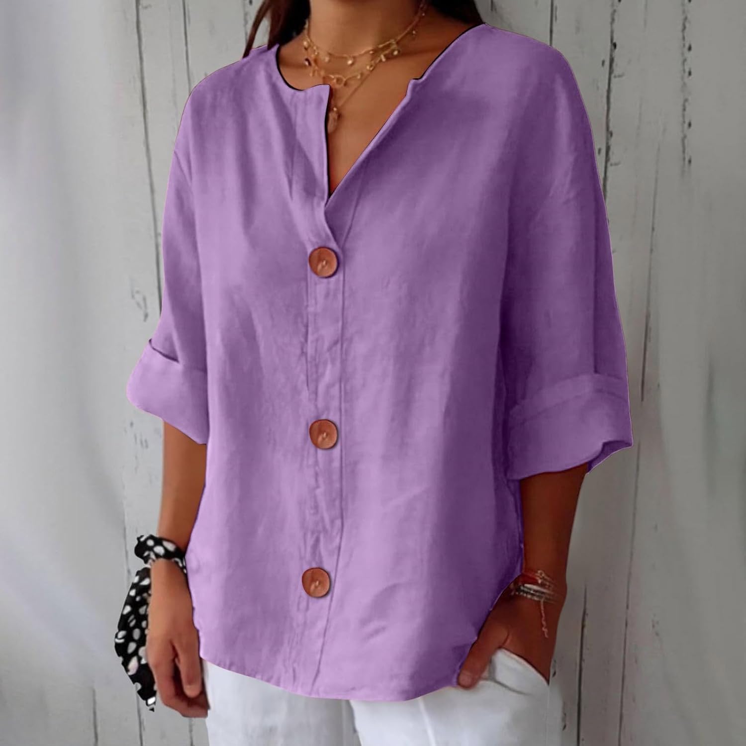 Blouse en lin beige Clara de Danoir Paris, style décontracté, vue de face, tissu léger et confortable.