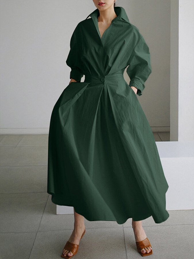 Robe longue élégante beige Clémence de Danoir Paris, tissu fluide et coupe sophistiquée, portée pour une allure raffinée.