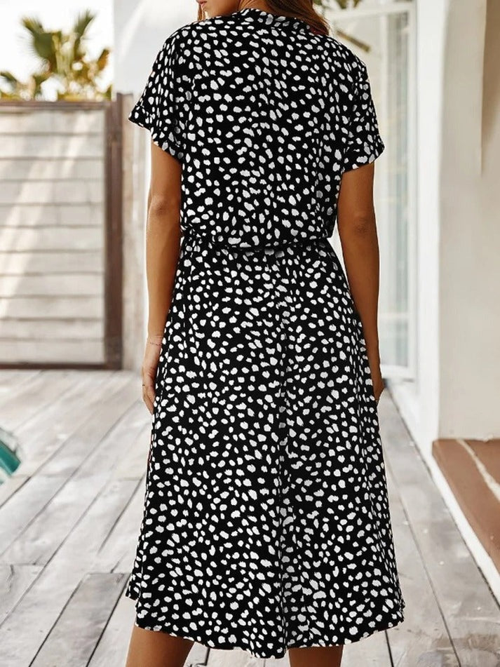 Robe fluide sophistiquée Edith de Danoir Paris en beige, vue de face, tissu léger et élégant pour femme.