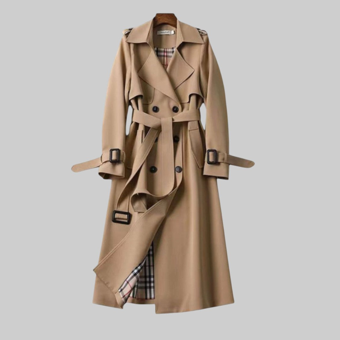 Trench-coat classique Jakarta™ beige de Danoir Paris, coupe élégante et intemporelle, en tissu léger.