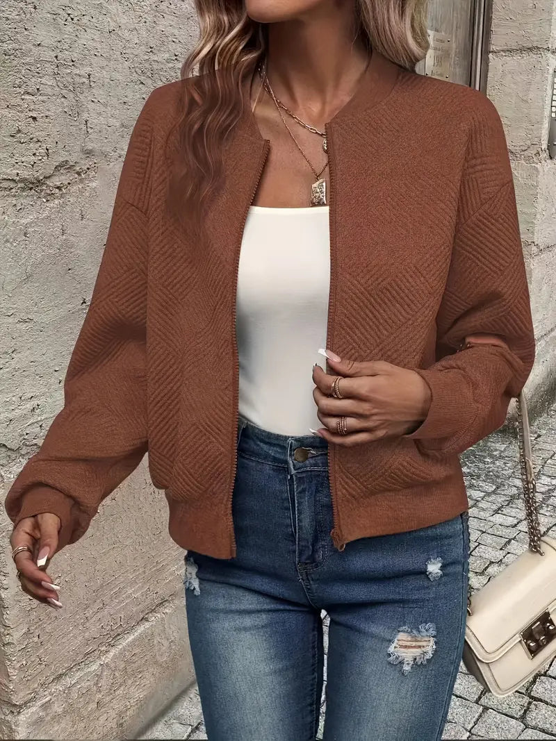 Veste printanière élégante Jennita de Danoir Paris en beige avec coupe sophistiquée, idéale pour la saison.