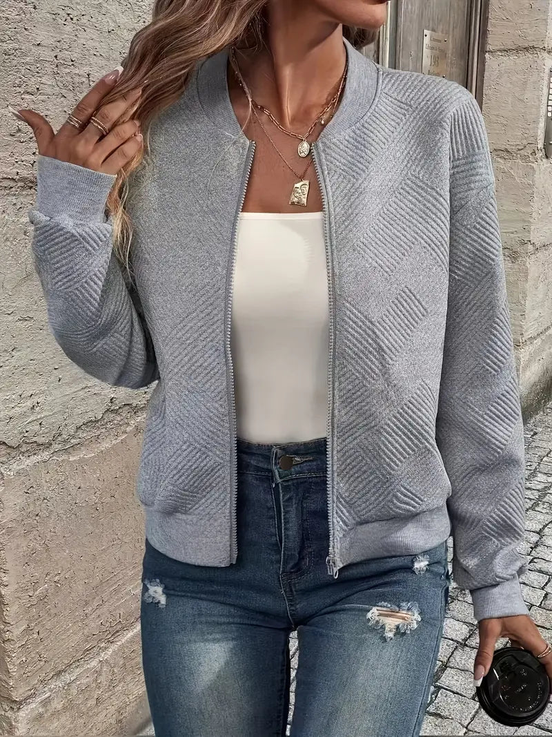 Veste printanière élégante Jennita de Danoir Paris en beige avec coupe sophistiquée, idéale pour la saison printanière.