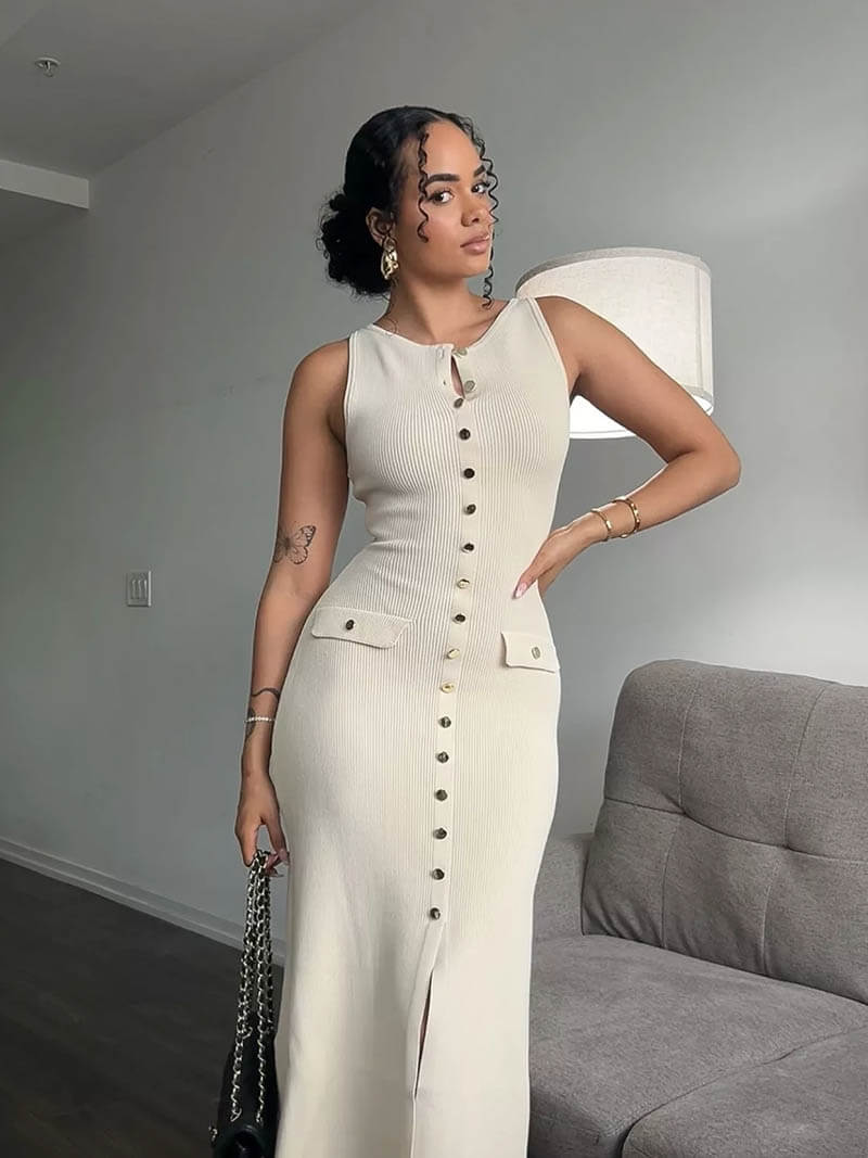 Robe flottante beige Noella par Danoir Paris, élégante et légère, portée en journée ou occasion spéciale.
