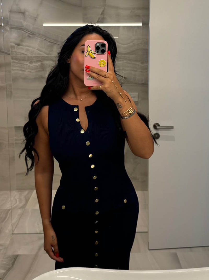 Robe flottante beige Noella de Danoir Paris, élégante et légère, avec détails délicats et coupe fluide visible sur l'image.