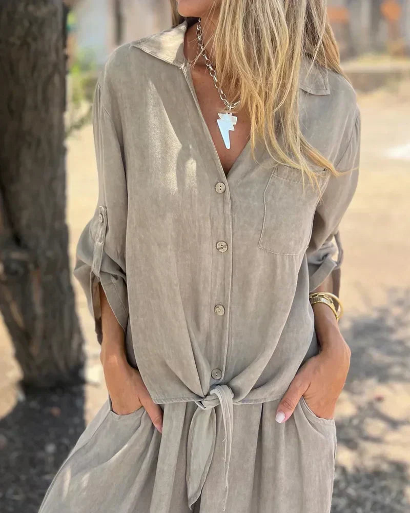 Ensemble printemps polyvalent Sara par Danoir Paris, en tissu beige léger, porté sur mannequin, vue de face.