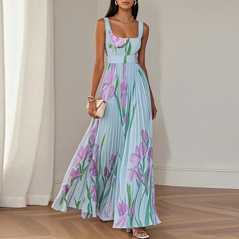 Robe maxi à ligne A florale Danoir Paris Oriah, vêtement léger en blanc et bleu, vue de face sur fond neutre.
