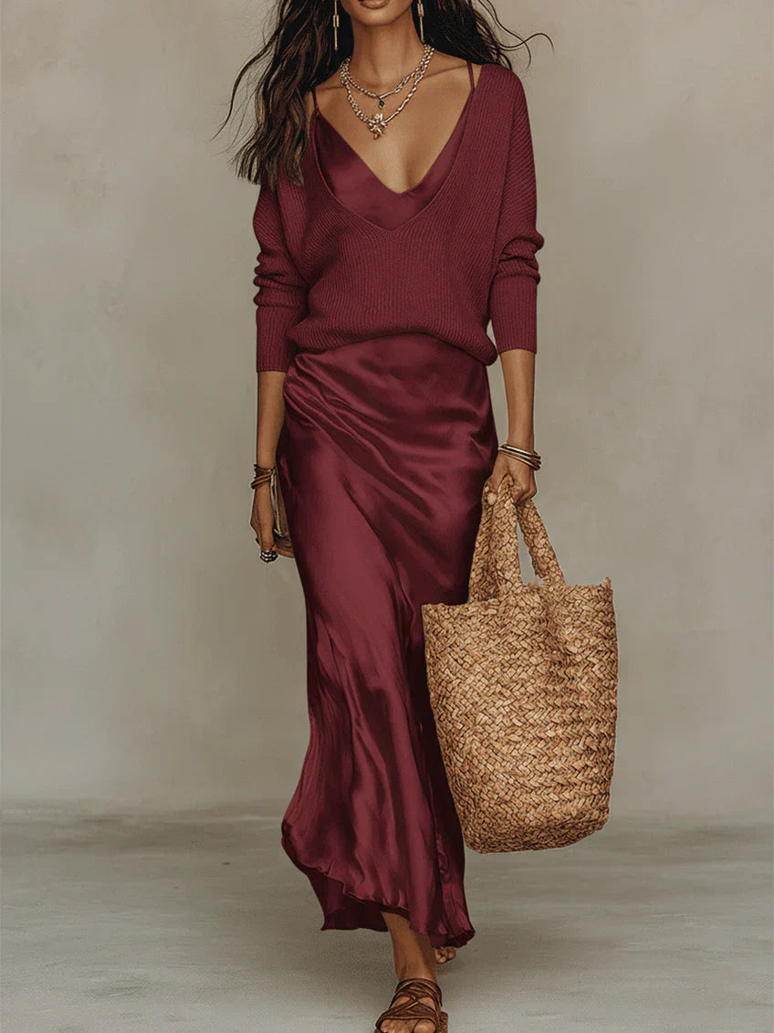 Robe midi satinée blanche Elena de Danoir Paris avec un maglione assorti, vue de face sur un fond neutre.