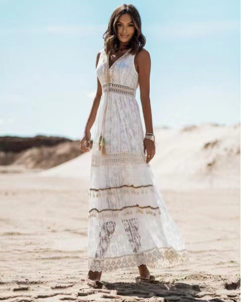 Robe bohème élégante Linda de Danoir Paris, tissu blanc cassé, détail fluide et mode chic pour occasion spéciale.