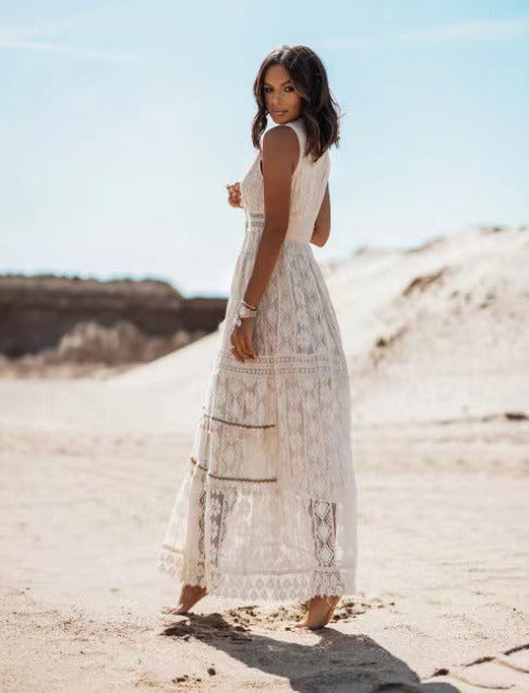 Robe bohème élégante Linda par Danoir Paris, tissu blanc cassé avec détails raffinés et coupe fluide.