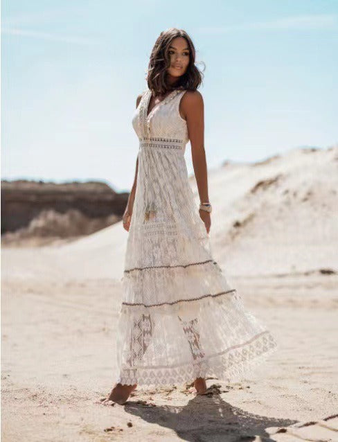 Robe bohème élégante Linda de Danoir Paris, tissu blanc cassé, style fluide et sophistiqué pour une allure chic et décontractée.