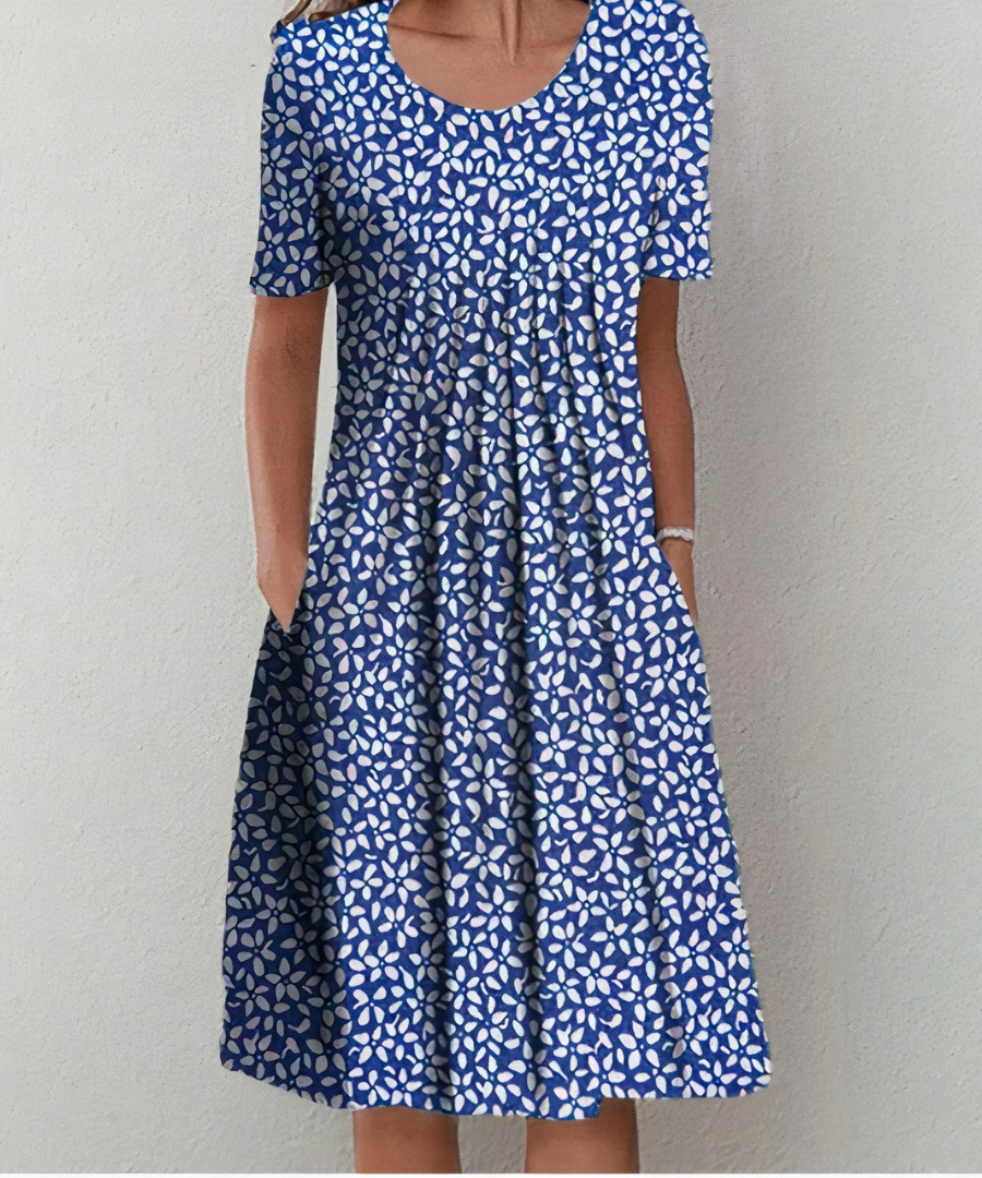 Robe florale élégante Danoir Paris pour femme, motif blanc et rouge, détail sophistiqué, vue de face.