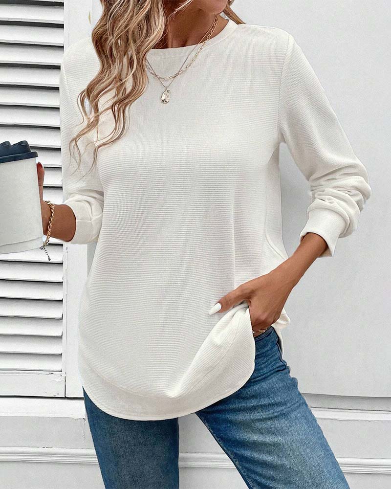 Haut long à manches confortables Danoir Paris Alisa, en blanc, tissu doux et élégant pour un style décontracté.