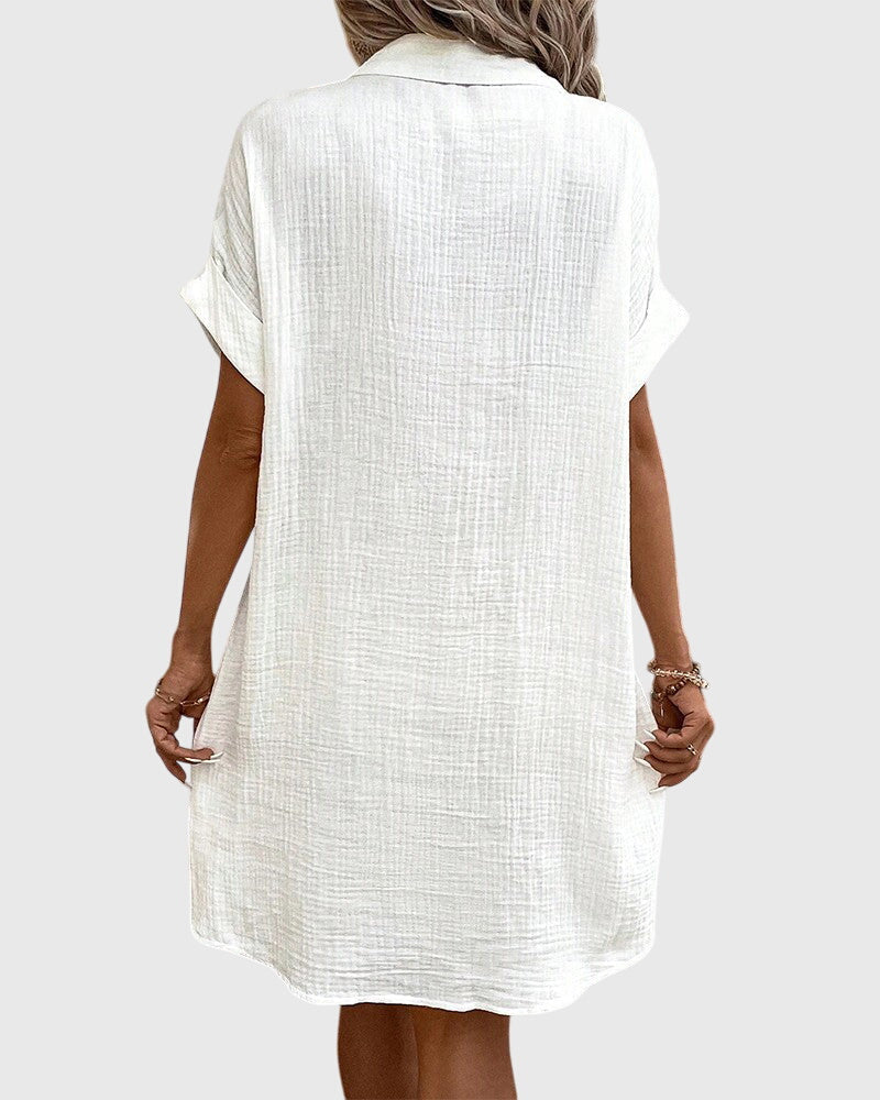 Robe confortable Caroline de Danoir Paris en tissu blanc, vue en détail avec col et manches longues.