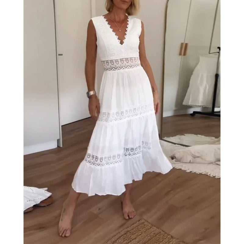Robe élégante d'été Charlotte de Danoir Paris en tissu blanc, avec coupe fluide et détails sophistiqués.