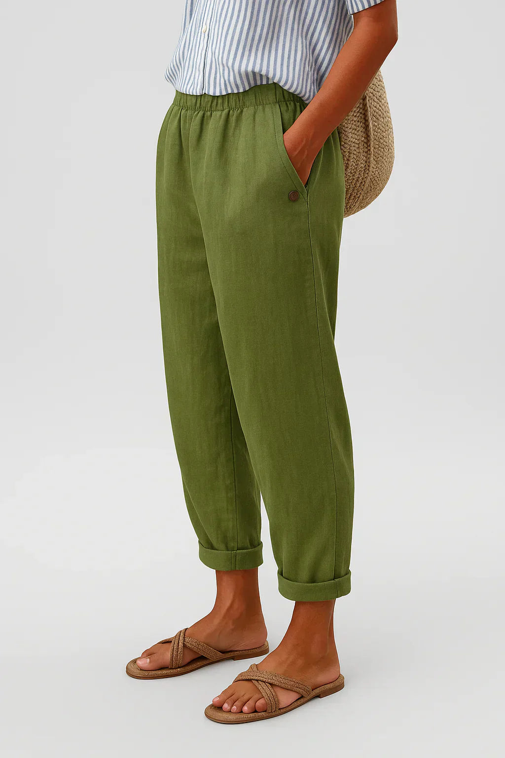 Pantalon léger en lin et coton Edith de Danoir Paris, coupe élégante, couleur blanche, porté sur un mannequin.