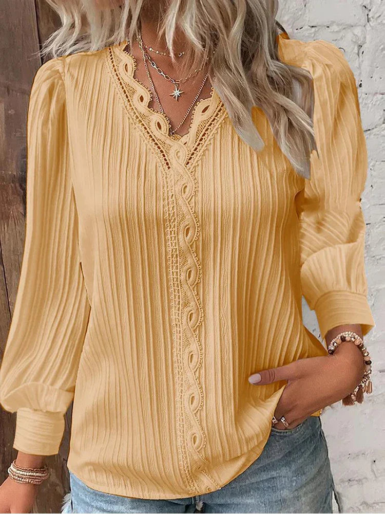 Blouse plissée blanche Lilly de Danoir Paris, élégante et légère, portée sur un mannequin.