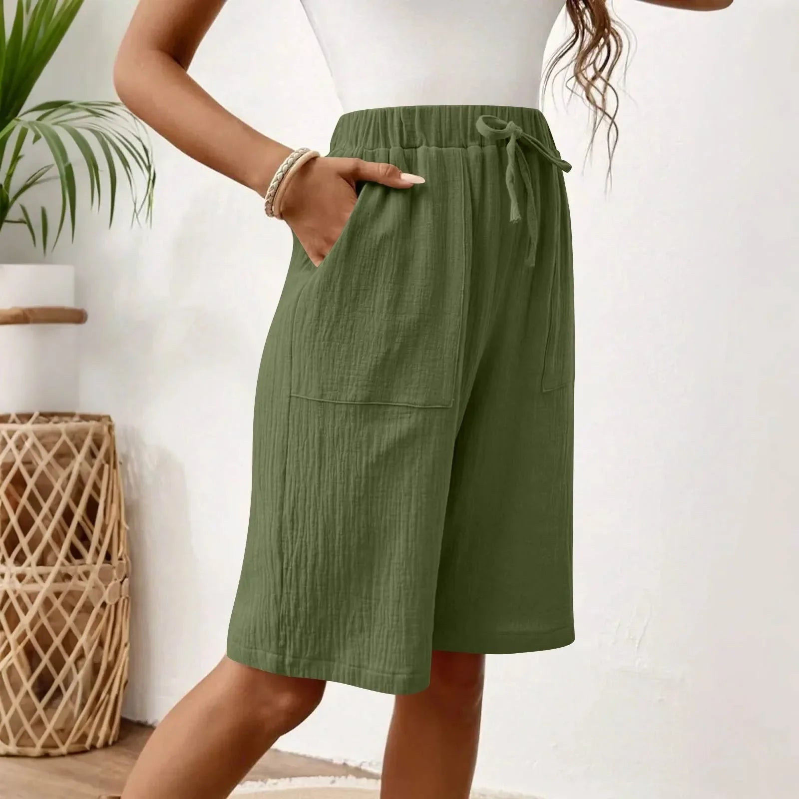 Shorts en coton lin Sienna de Danoir Paris, coloris blanc, avec détails de couture visibles, parfaits pour un style décontracté.