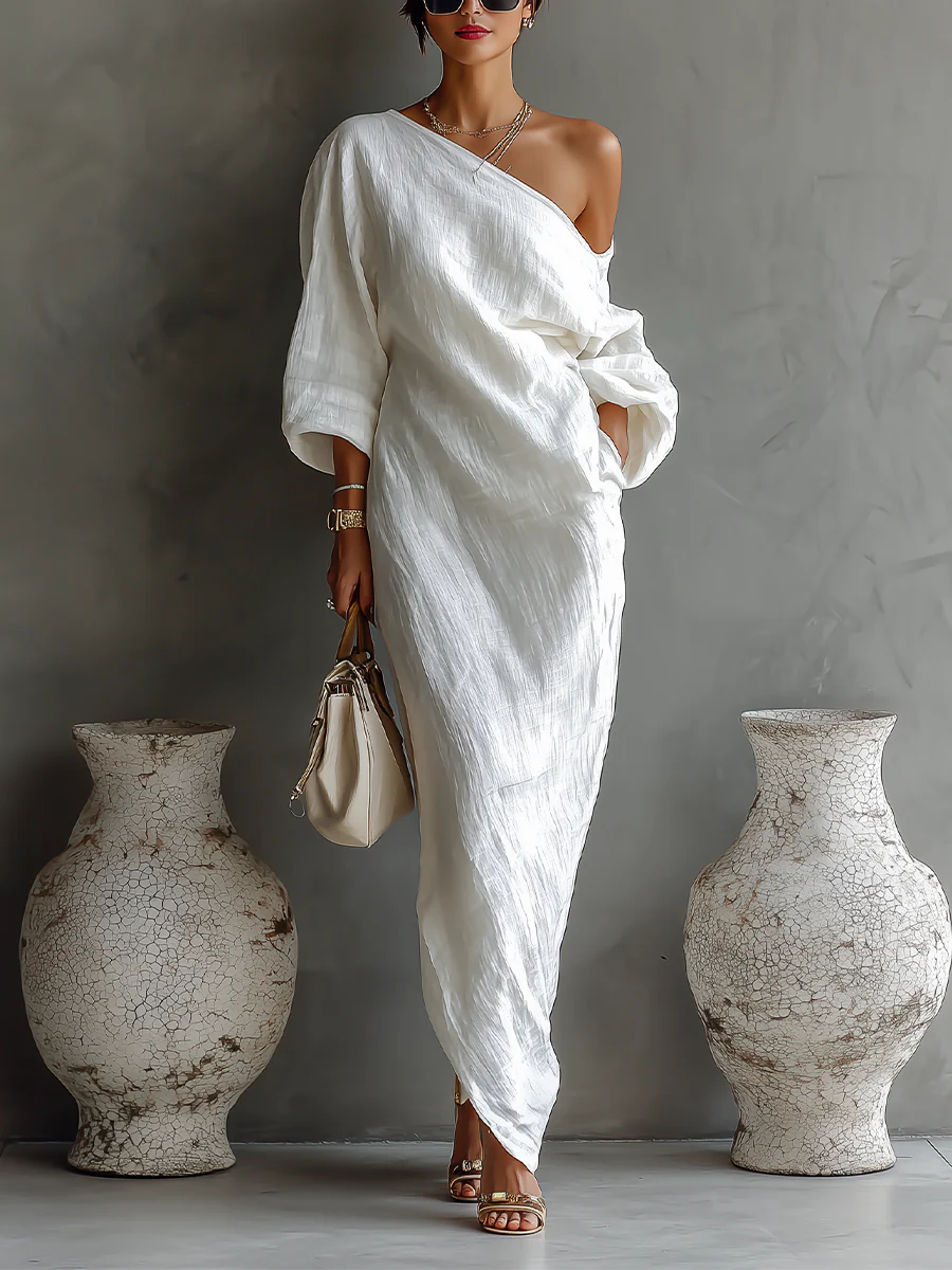 Robe maxi asymétrique élégante Elise™ de Danoir Paris, en tissu blanc, vue de face sur fond neutre.