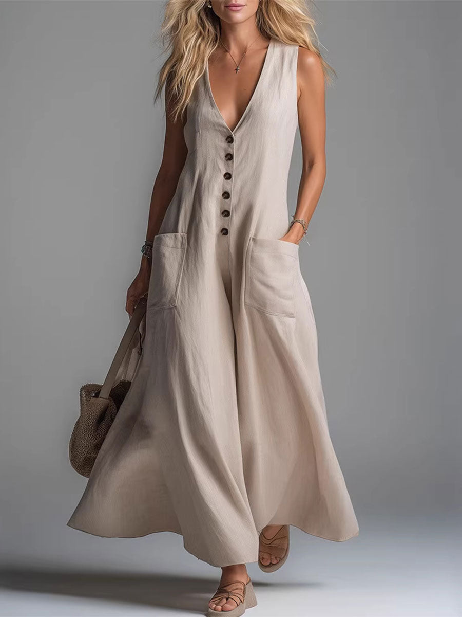Robe longue blanche Danoir Paris Noa avec boutons, tissu léger et élégant, portée en silhouette décontractée.