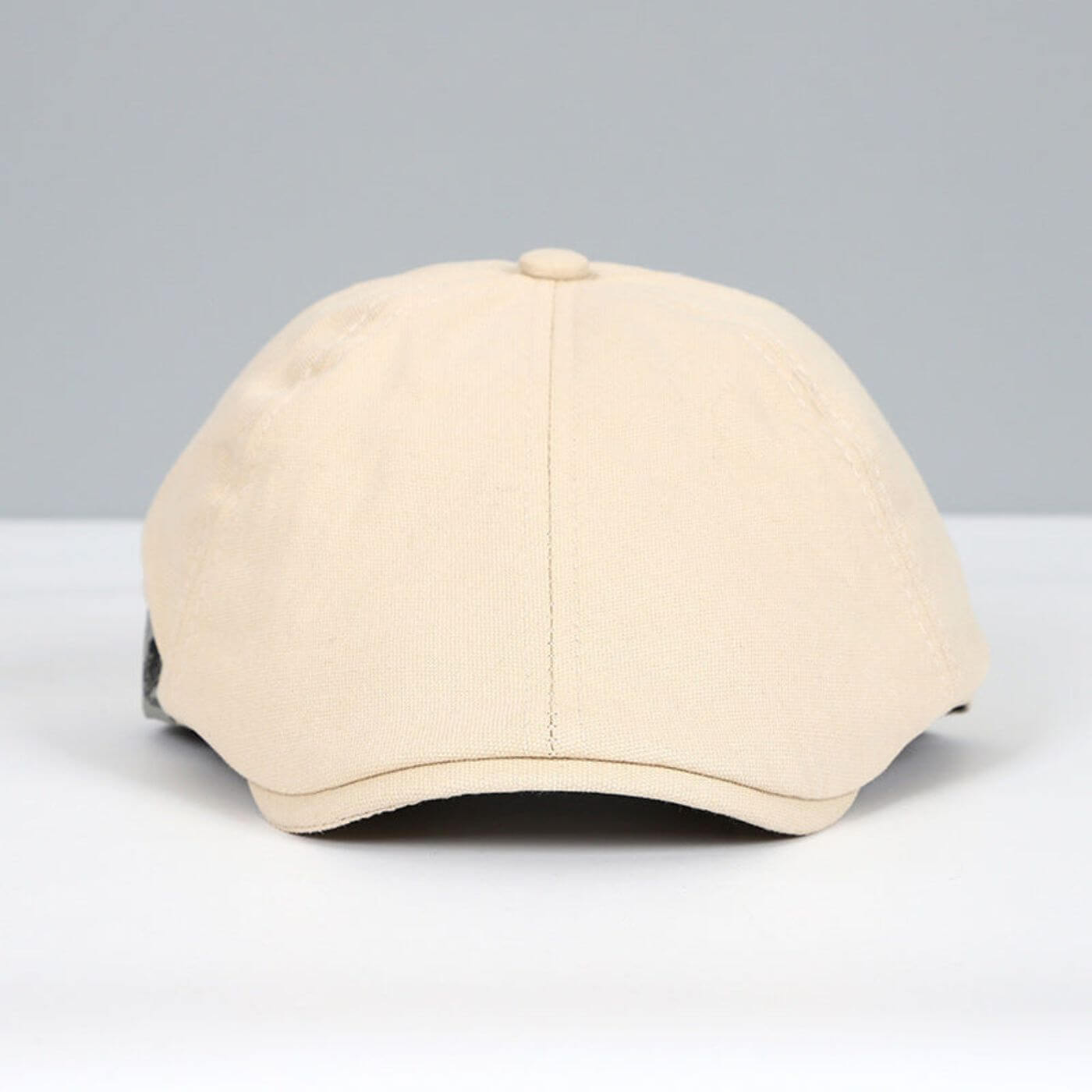 Chapeau classique Bloom™ en bleu, marque Danoir Paris, en laine avec bandelette noire, vue de face sur mannequin.