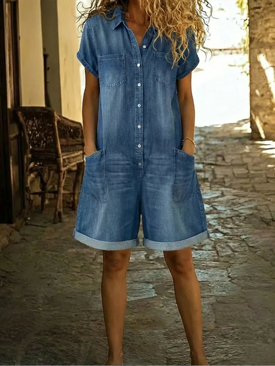 Combinaison en jean bleue Danoir Paris Elvora avec col et manches courtes, idéale pour un style décontracté et tendance.