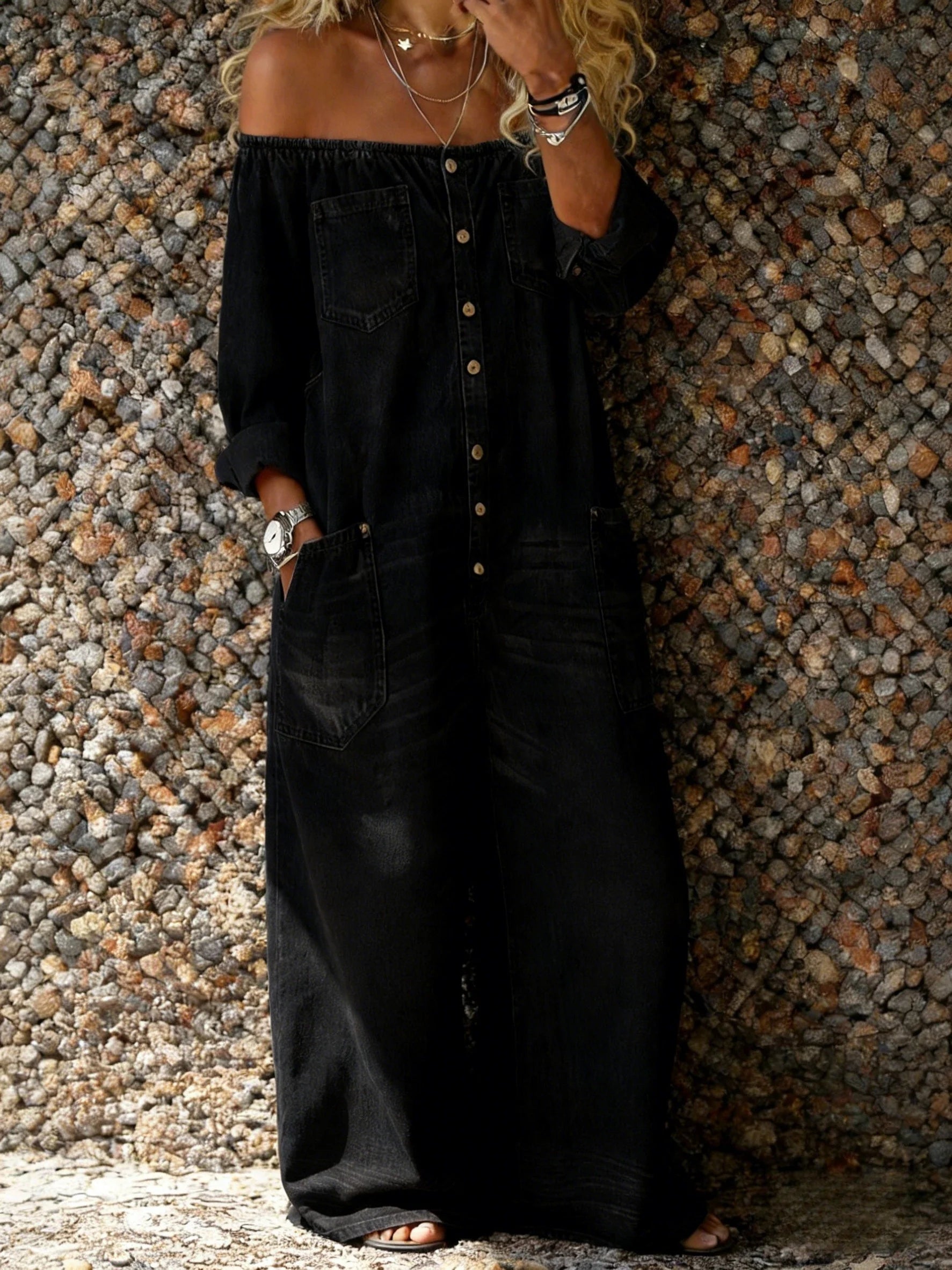 Combinaison en denim bleu Noa de Danoir Paris avec décolleté épaules, style casual et tendance, vue de face sur fond blanc.