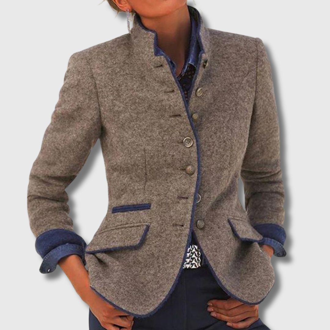 Blazer classique marron Joanna en laine Danoir Paris, veste élégante à coupe ajustée pour femme, édition limitée.